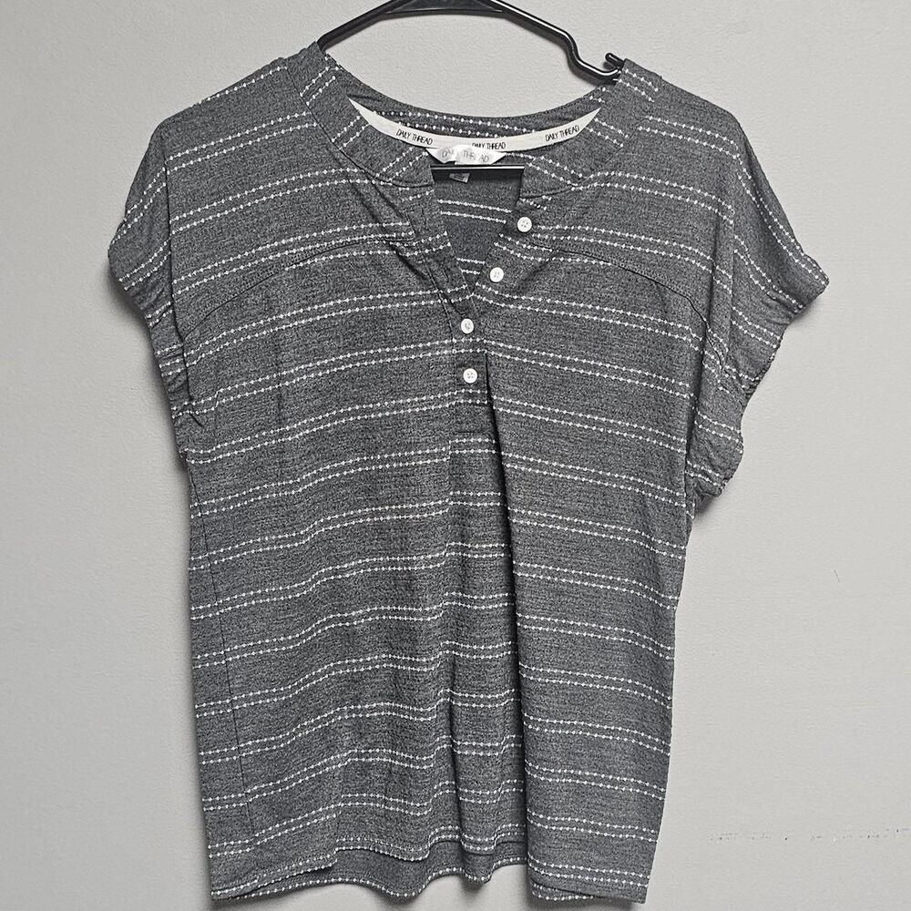 No-brand Women's Grey and Black T-shirt